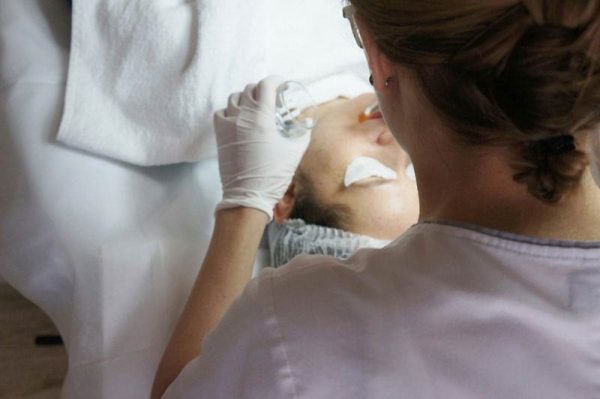 Zabiegi na twarz w Healthybeauty - Kwasy