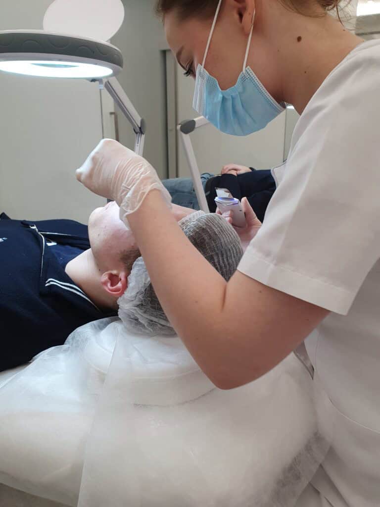 zabiegi na twarz dla dwudziestolatków, zabiegi 20+, zabiegi na twarz, najlepsze zabiegi dla osób 20+