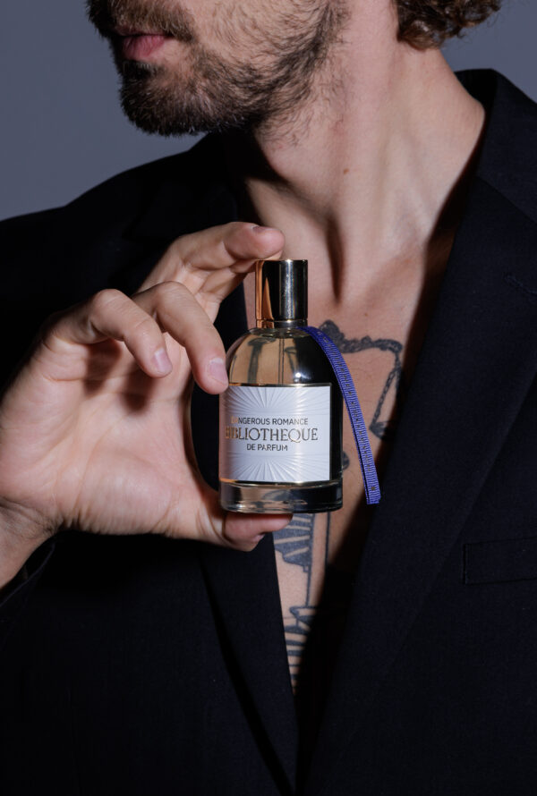 Zestawy produktów,trwałe perfumy, doskonałe perfumy, perfumy bibliotheque de Parfum, najlepsze niszowe perfumy, niszowe perfumy, woda perfumowana, kolekcja bibliotheque de parfum, mistrzowie perfumiarstwa stworzyli najlesze perfumy, małe i duże pojemności perfum, Ultimatum bibliotheque de parfum, english sun, silence, icy wave MEN, promocje Bibliotheque de Parfum, bibliotheque de parfum najtaniej, atrakcyjne ceny perfum, zniżki na perfumy, zniżki na wody perfumowane, niszowe perfumy, tanio, atrakcyjne ceny, zestawy probek, zestaw próbek, discovery set, zestaw pięciu próbek w tubie