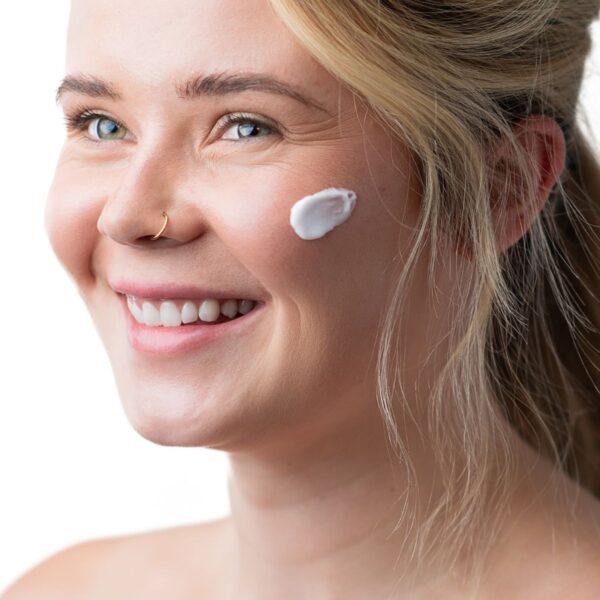 Lekki krem nawilżający dla skóry tłustej i mieszanej Make Me Bio Aqua Light 60ml - obrazek 2
