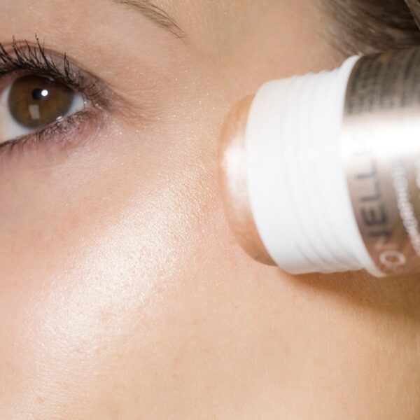 Chic&Glow Beauty stick, Upiększający rozświetlasz do twarzy i ciała w sztyfcie Yonelle - obrazek 10