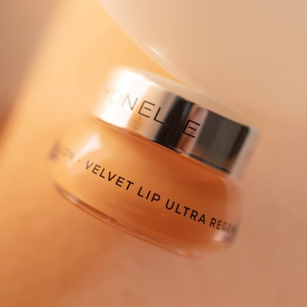 NUTRIFUSÍON Velvet Lip Ultra Regenerator Yonelle, Aksamitny Ultra Regenerator Do Ust Z Ceramidami Supreme - obrazek 5